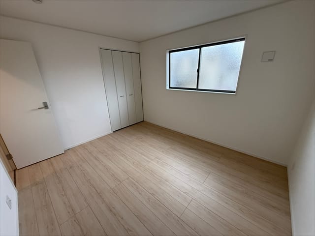 北側のお部屋ですが明るいお部屋ですね。