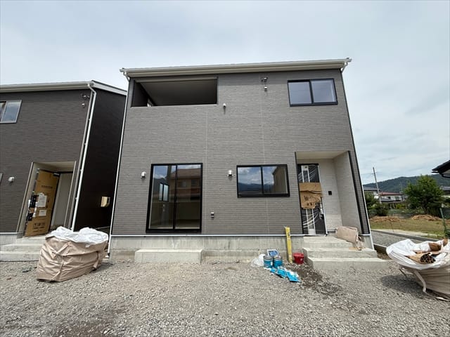 近隣で既に完成している建物を使って内覧も行っております!