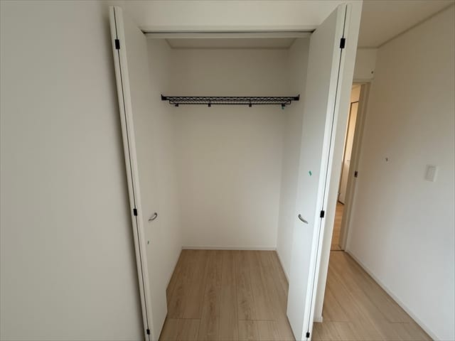 大容量のクローゼットもございます。洋服をすっきり収納出来ますね。