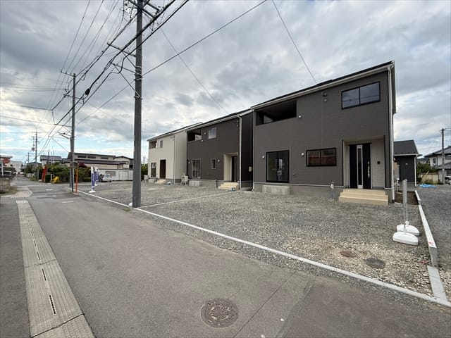 前面道路の幅員は4mございます。