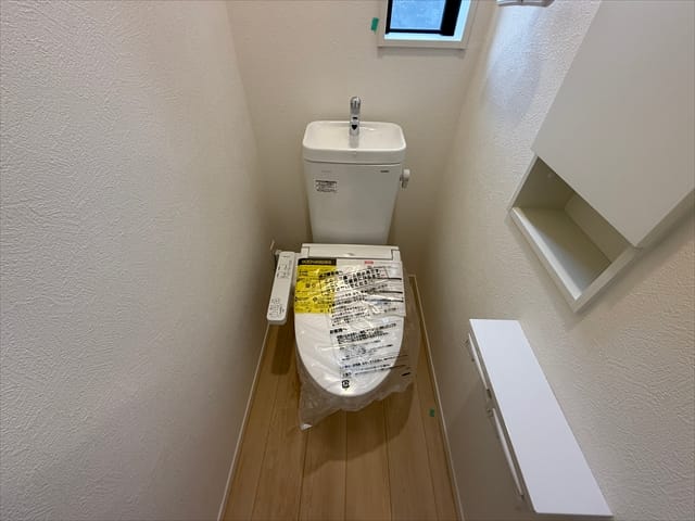2階にもトイレがありますので夜怖い動画を見てしまった際も安心です。
