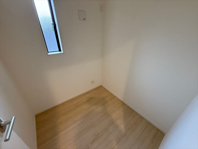 2帖のテレワークルームがございます。お家でお仕事をされる方には嬉しいスペースですね。