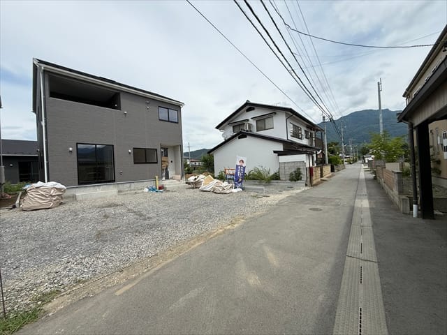 前面道路の幅員は4mございます。