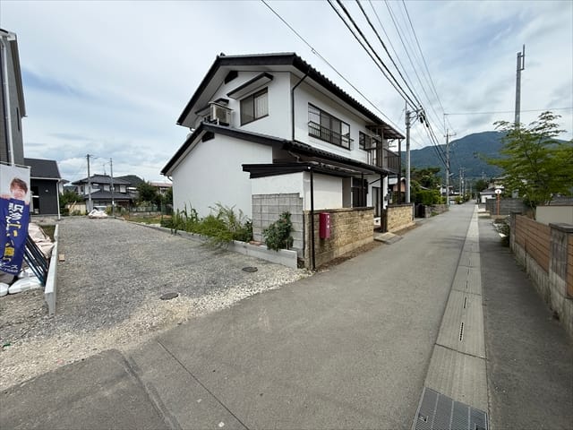 前面道路の幅員は4mございます。