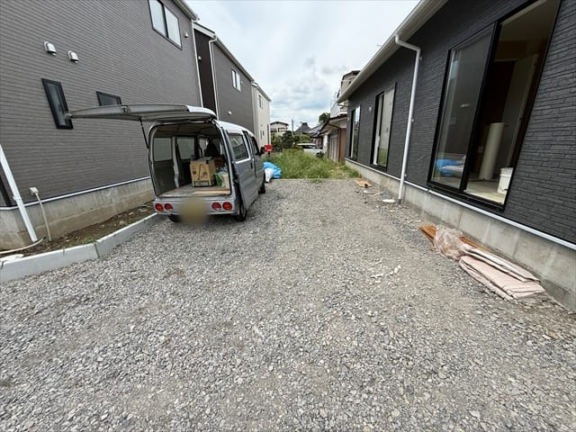 建物南側にも駐車可能です。