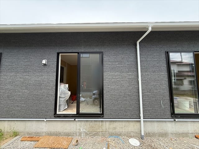 建設中ですので内覧が出来ません。ただ近隣で既に完成している建物を使ってご内覧頂くことが出来ます。お気軽にお申し付けください。