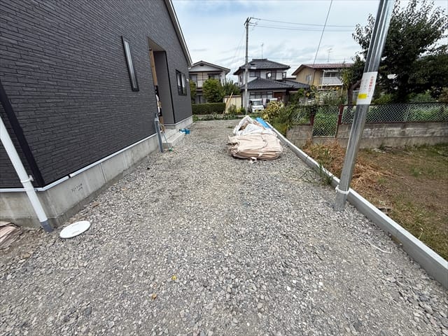 玄関前も駐車可能です。