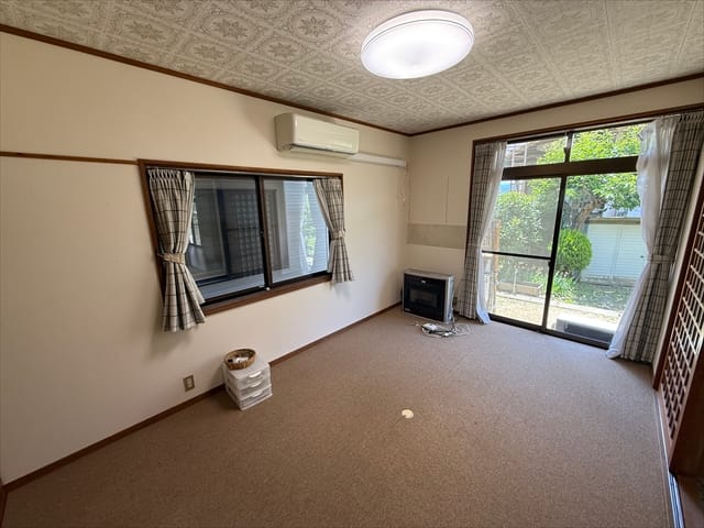 窓も大きいので明るいお部屋です。