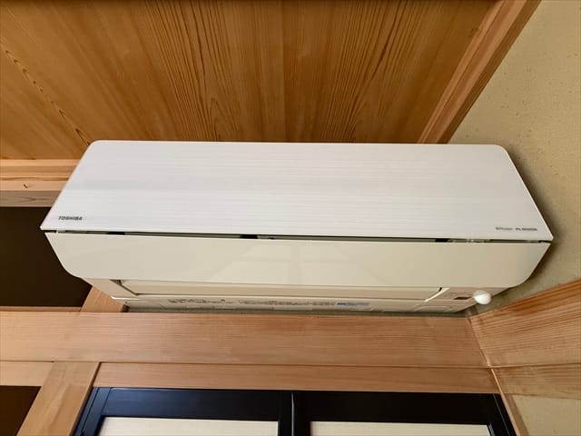 この和室にもエアコンが1台ついております。
