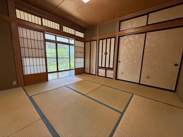 1階には8帖の和室が2部屋ございます。こちらは南側の和室です。