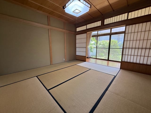 玄関からも近いので客間としてもお使い頂けます。