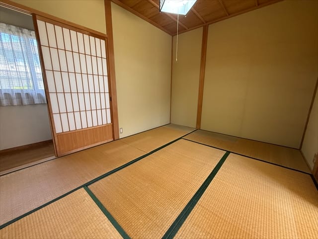 2階にも和室が1部屋ございます。6帖の広さです。