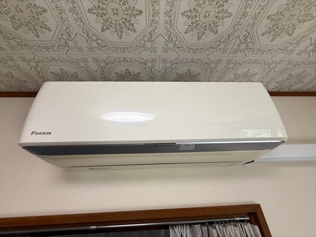 こちらのお部屋にはエアコンが1台ございます。