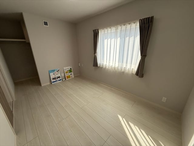 最後のお部屋は6.7帖の洋室です。