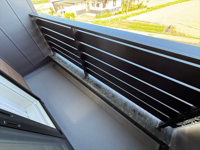 バルコニーがございます。やはり天気の良い日は外に干して風に当てたいですよね。