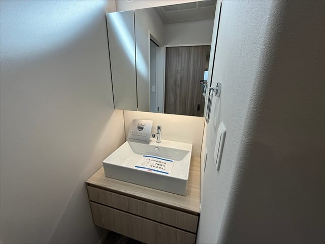 洗面台はこんな感じにオシャレなホテルのようです。