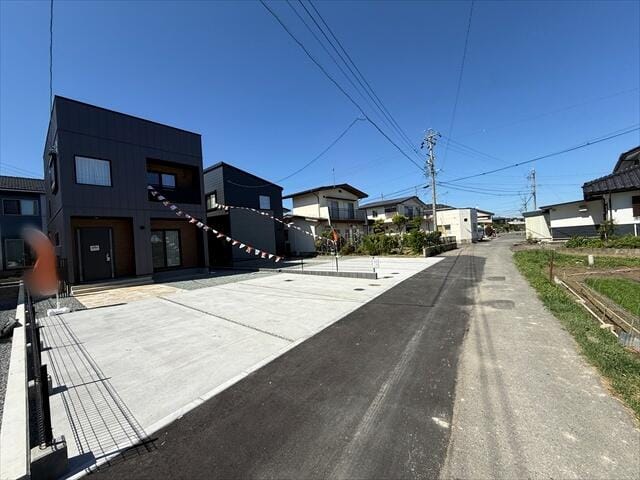 接道南側1.3m~1.7m道路(旧水路敷とあわせ幅員約4m程