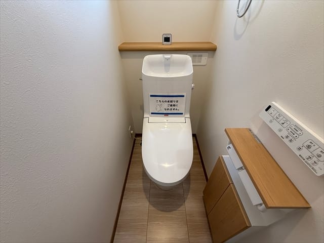 2階にもトイレがありますので、寝る前に見ていたショート動画でちょっと怖いものがあったとしても安心です。