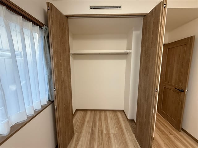 大容量のクローゼットもついております。