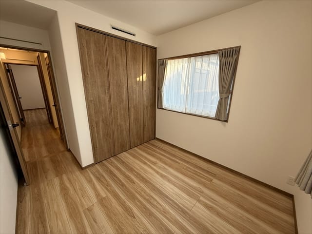 最後のお部屋は5帖の洋室です。