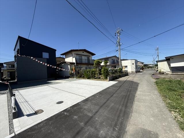 接道南側1.3m~1.7m道路(旧水路敷とあわせ幅員約4m程