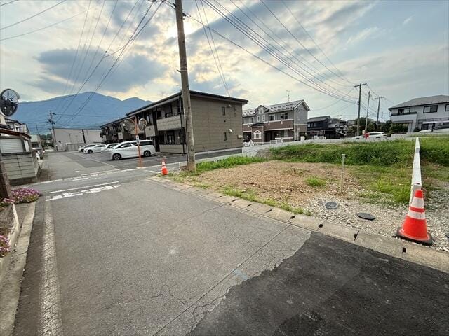 前面道路の幅員は4.1mございます。
