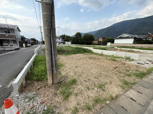 戸倉小学校、戸倉上山田中学校学区内です。
