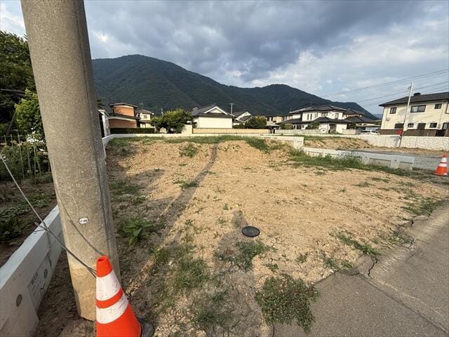 戸倉小学校、戸倉上山田中学校学区内です。