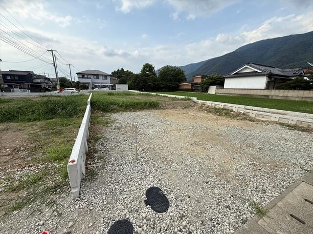 戸倉小学校、戸倉上山田中学校学区内です。