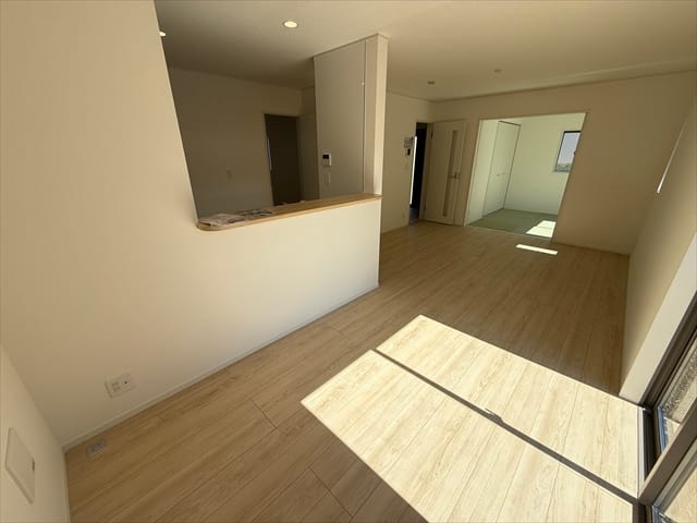 陽当たりも良好で暖かいリビングです。
