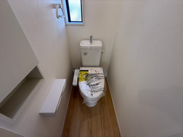 2階にもトイレがありますので、夜に怖い動画を見てしまった際も安心です。