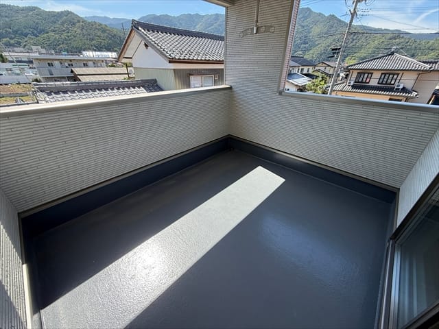 バルコニーは広々としています。こちらを気に入ってご購入頂く方もいらっしゃいます。