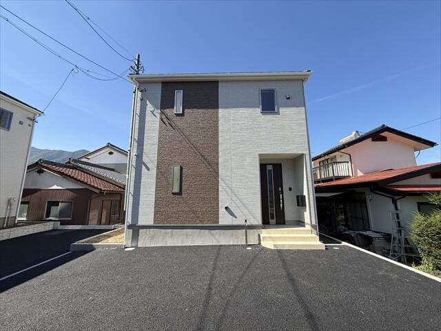 東条小学校まで徒歩15分、松代中学校まで徒歩20分です。