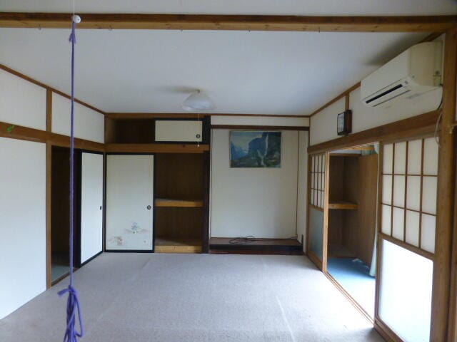 元々は二間続きの和室を一部屋の洋室に改修しています。