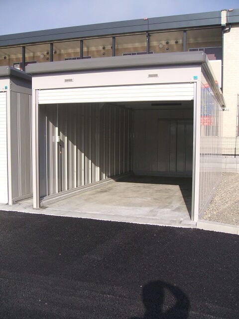 リモコン電動シャッター付き