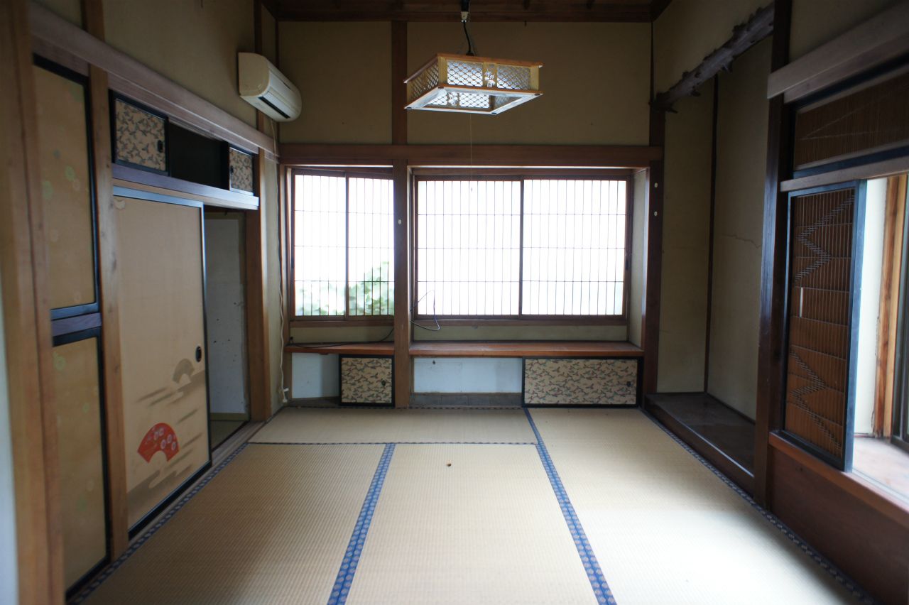 2F6帖和室1。収納もあります。