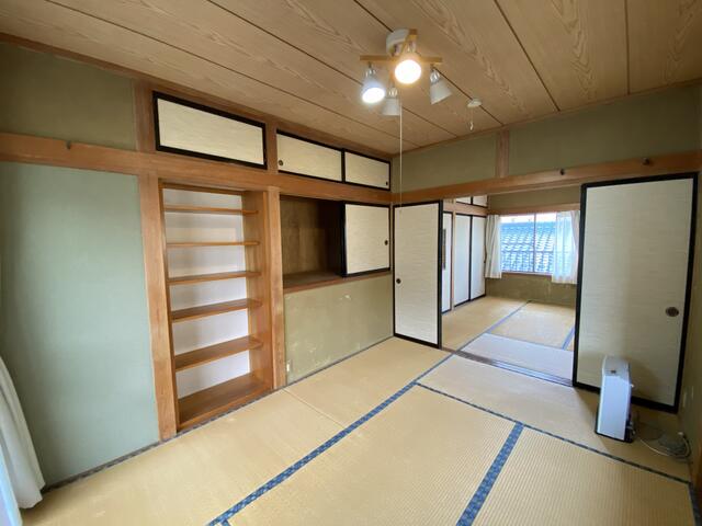和室6帖の2間。ふすまを外すと、広く使えます。エアコン(20