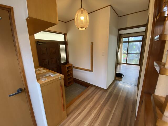 玄関は2カ所。北側玄関。来客時などに使用してきました。鍵2カ