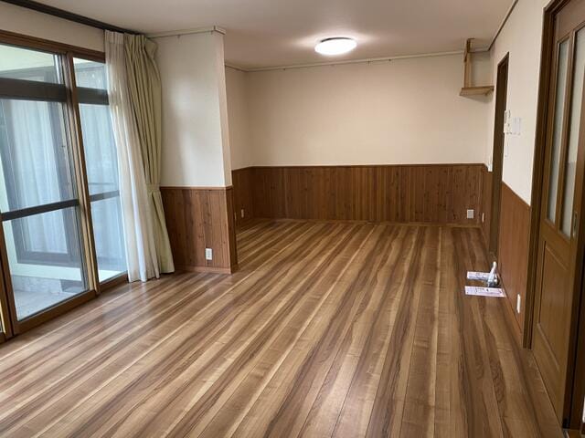 約20.5畳。もともとのダイニングと和室、縁側を繋げて、広く