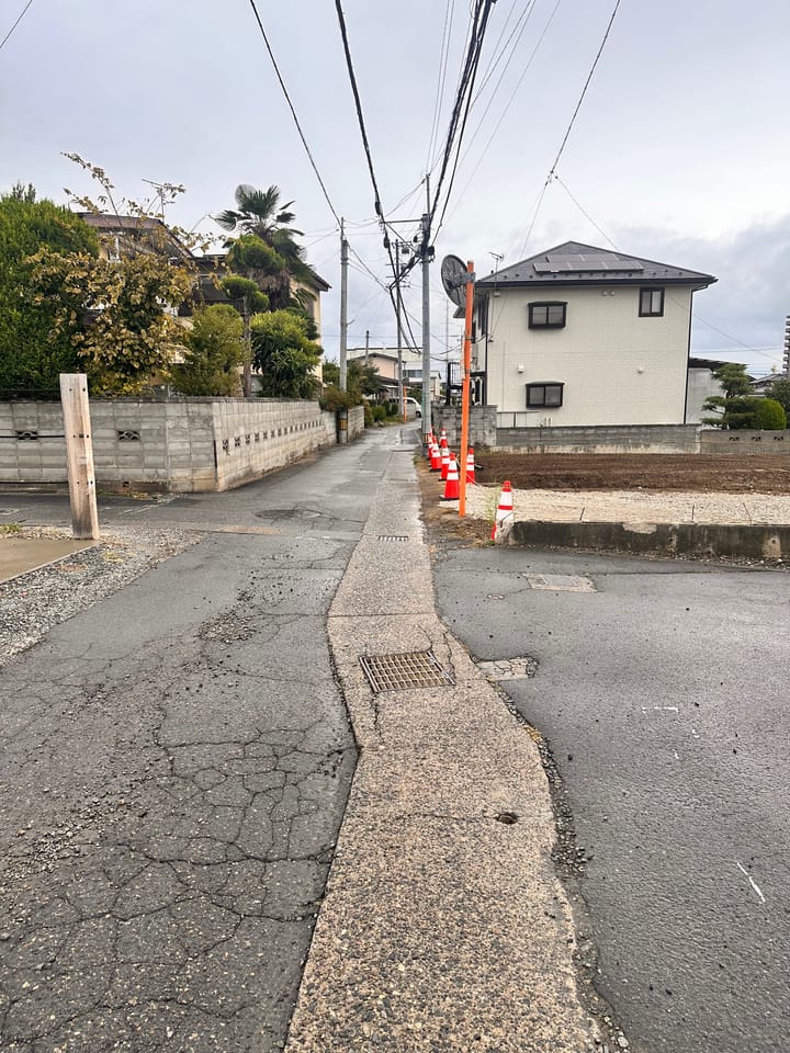 西から