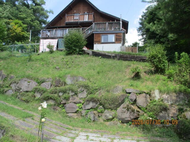 丘の上のログハウス