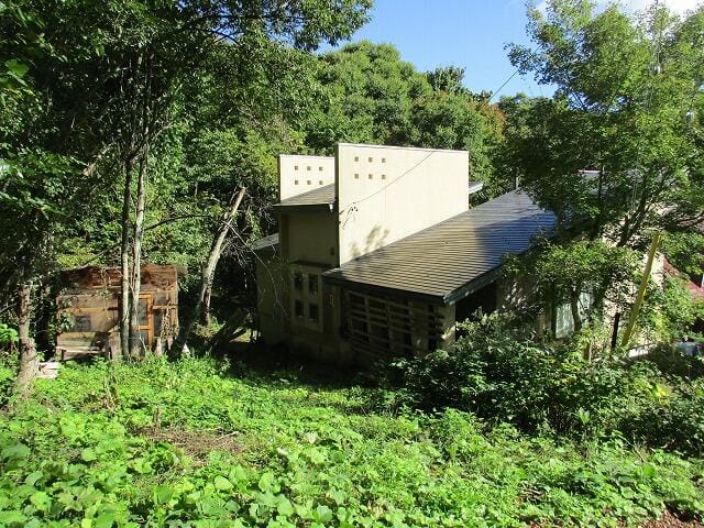 建物西側