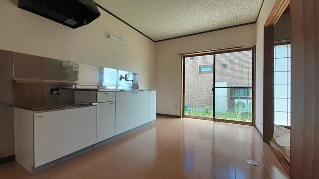 1階ダイニングキッチン6帖 引き戸を開ければ隣の和室と一体空