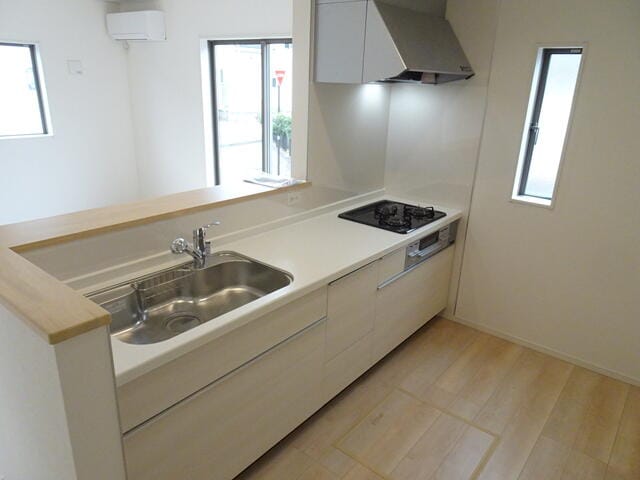 対面式のカウンターキッチンで、配膳も片づけもスムーズです。