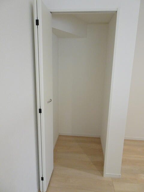 1号棟にはキッチン横に収納スペースあります。食品庫としてとっ