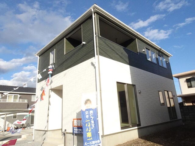 南西向きのバルコニーで夕方まで陽が当たります。バルコニーはし