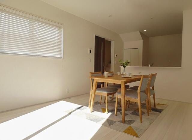 1号棟、LDKの広さは16.5帖、対面式のキッチンでお料理し