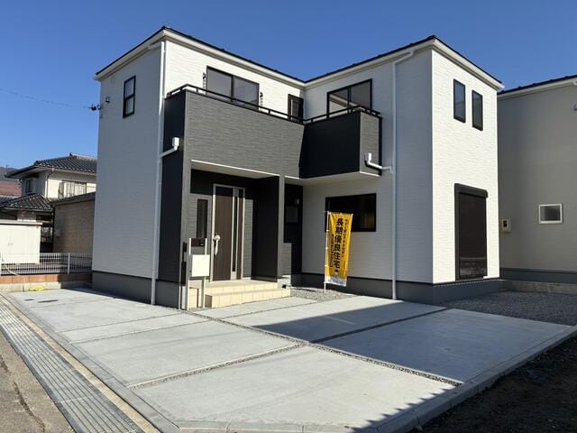 駐車スペースは建物前に2台並列で停められます