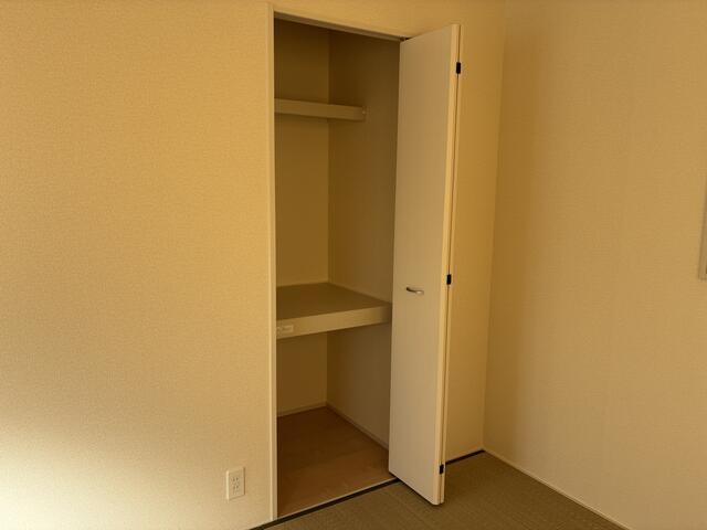 和室には押し入れも完備。嬉しい収納スペース