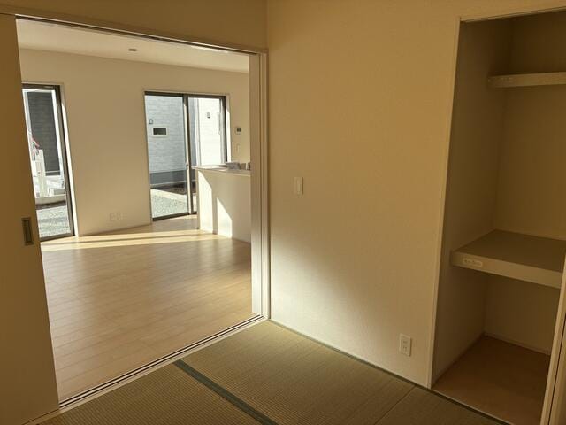 リビングでくつろぐも良し、柔らかなタタミでゴロンとくつろぐも